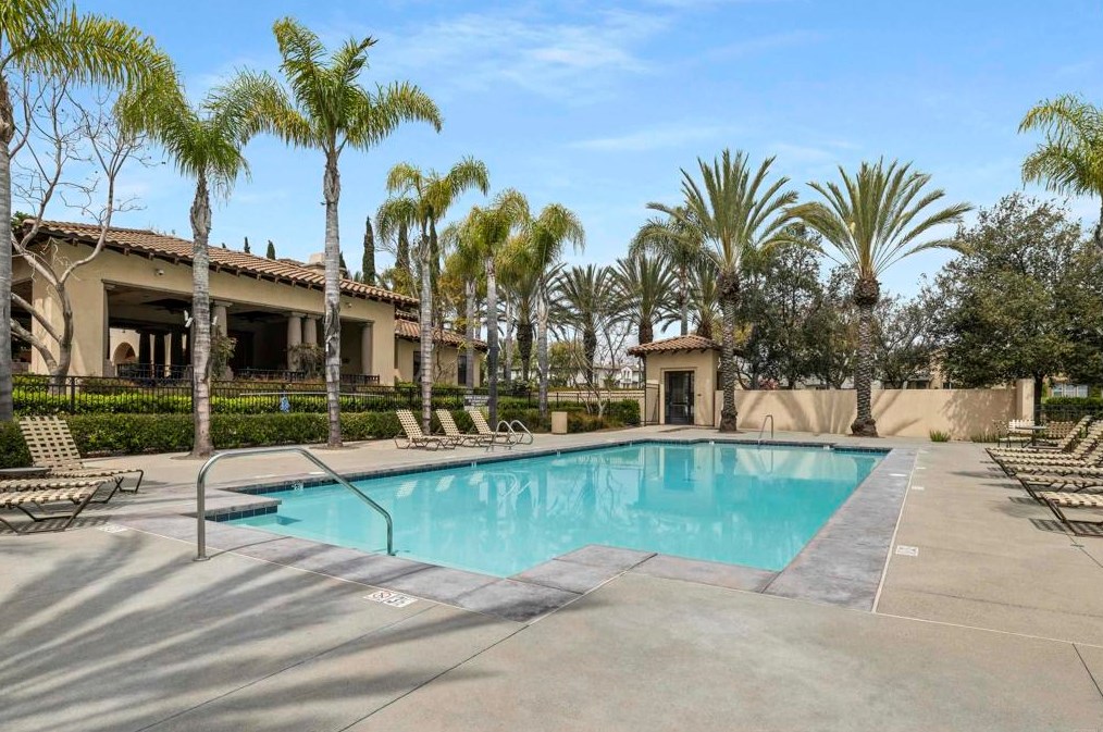 2301 Hummingbird St, Chula Vista CA  91915-2419 exterior