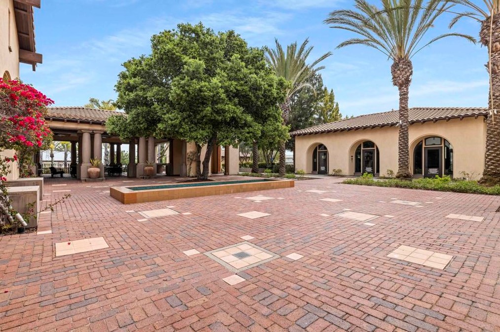 2301 Hummingbird St, Chula Vista CA  91915-2419 exterior