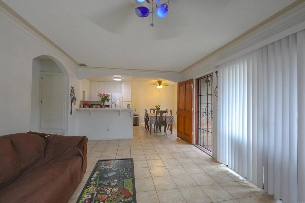 808 Tamayo Dr, Chula Vista CA 91910-6370 exterior