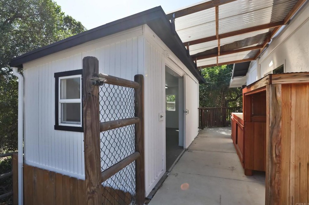 2167 Reineman Rd, Fallbrook CA 92028-4452 exterior