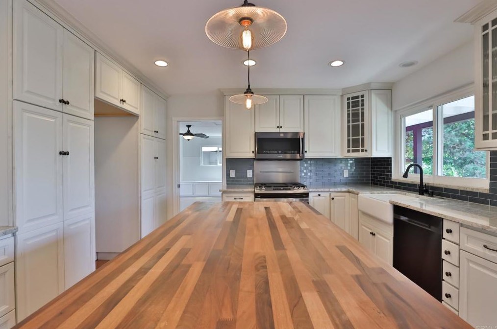 2167 Reineman Rd, Fallbrook CA 92028-4452 exterior