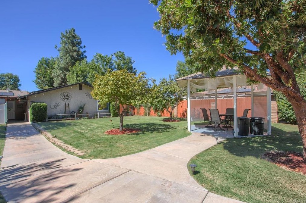 9521 Los Coches Rd, Lakeside, CA 92040