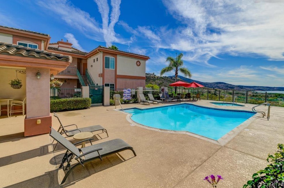 2707 Lake Pointe Dr, Spring Valley CA 91977-3481 exterior