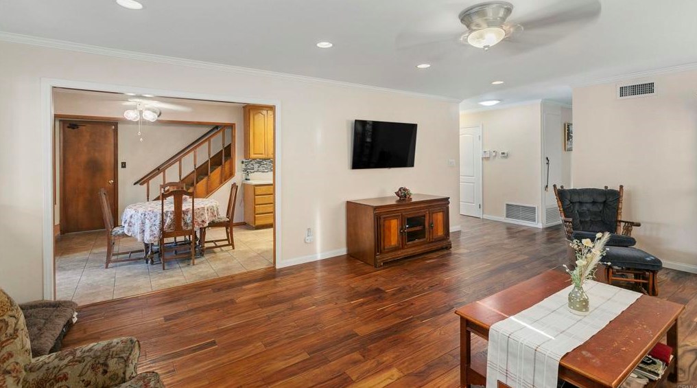 7430 Ballinger Ave, San Diego, CA 92119