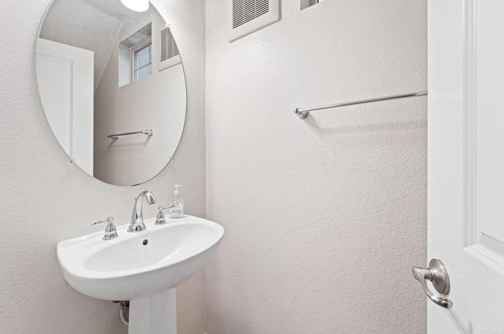 1817 Olive Green St, Chula Vista CA  91913-8305 exterior