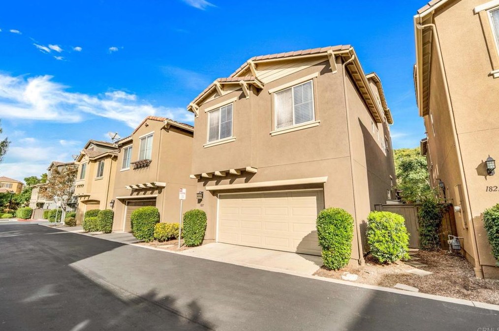 1817 Olive Green St, Chula Vista CA  91913-8305 exterior