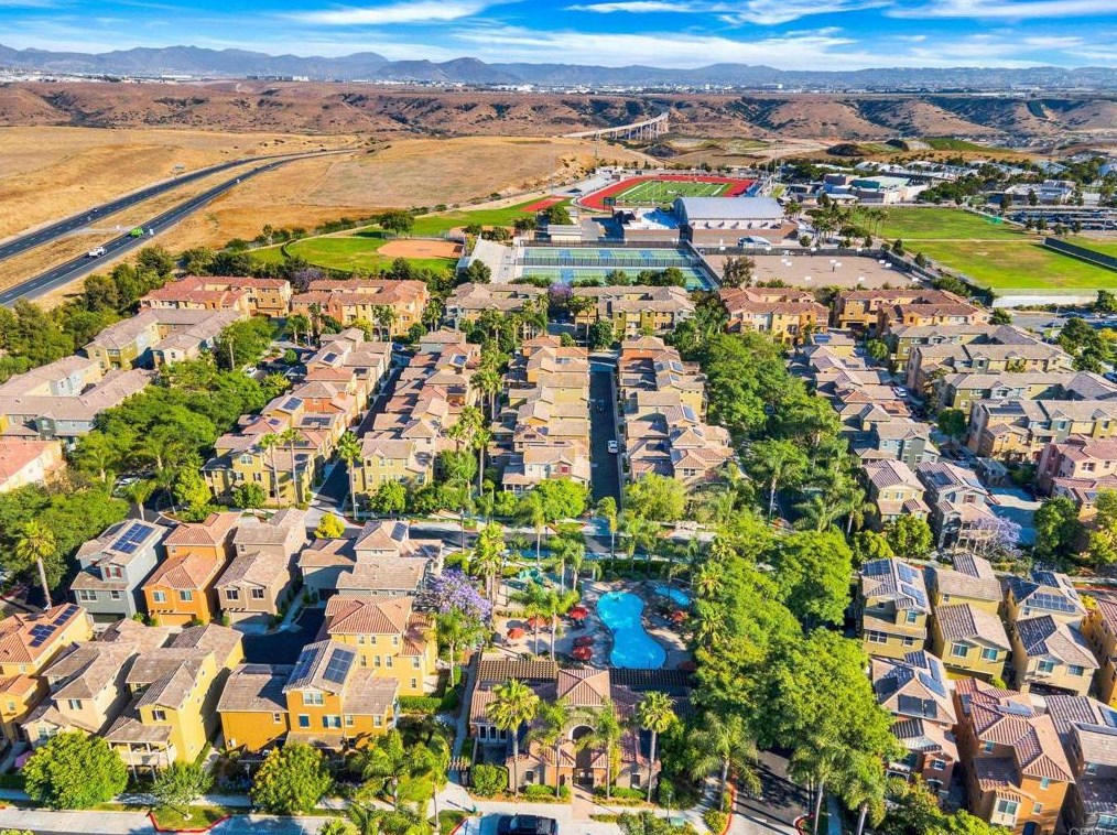 1817 Olive Green St, Chula Vista CA  91913-8305 exterior