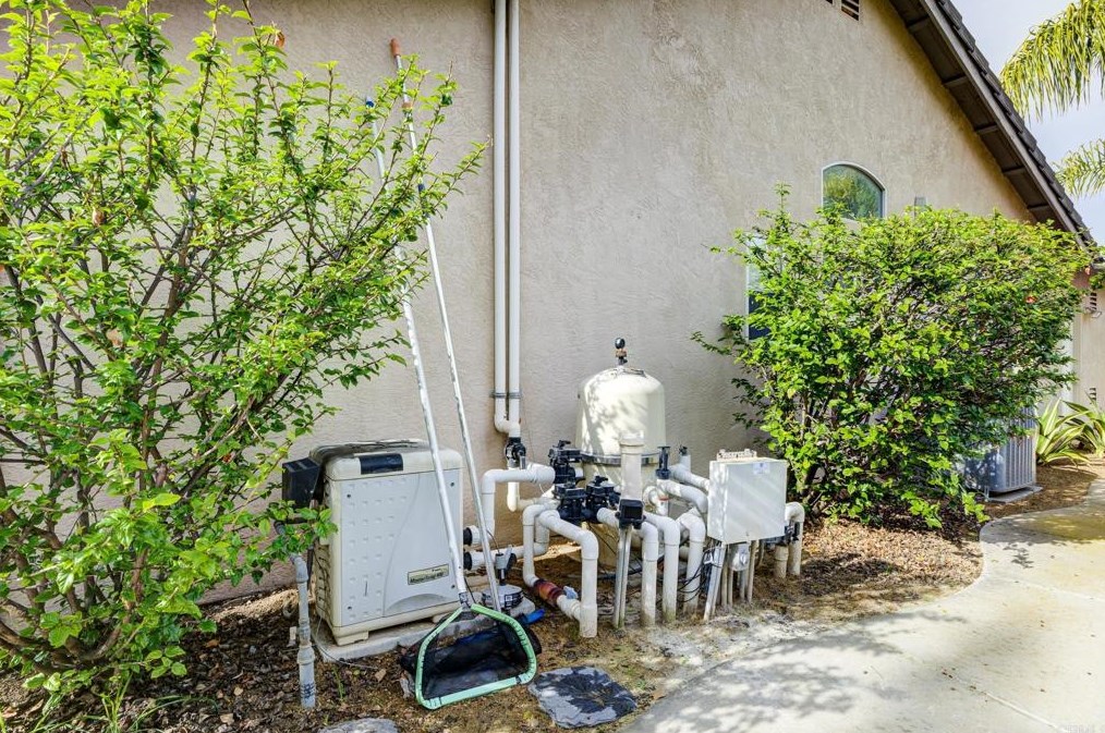 8345 County Dr, El Cajon CA  92021-8823 exterior