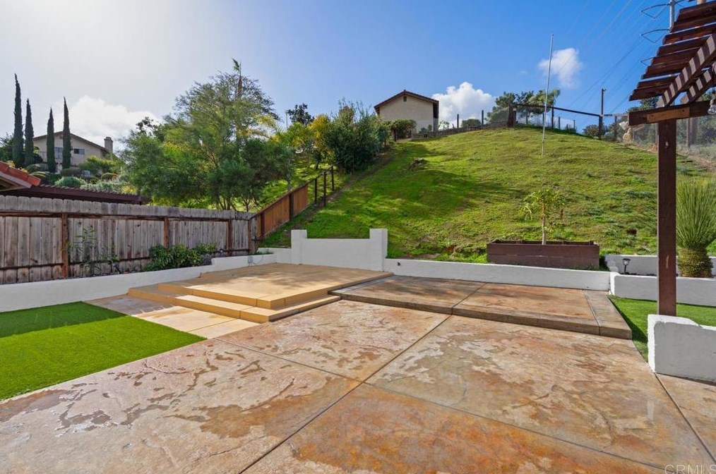 600 Redlands Pl, Bonita CA  91902-4014 exterior