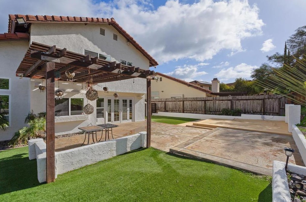 600 Redlands Pl, Bonita CA  91902-4014 exterior