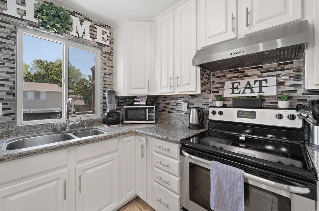 903 Jamacha Rd, El Cajon CA  92019-3203 exterior