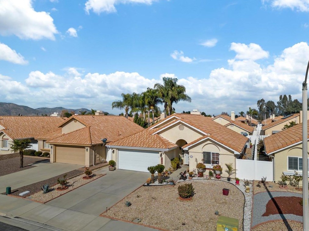 2616 Las Brisas Way, Hemet CA  92545-1580 exterior