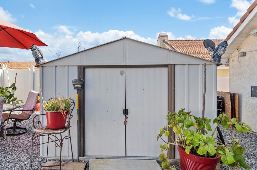 2616 Las Brisas Way, Hemet CA  92545-1580 exterior