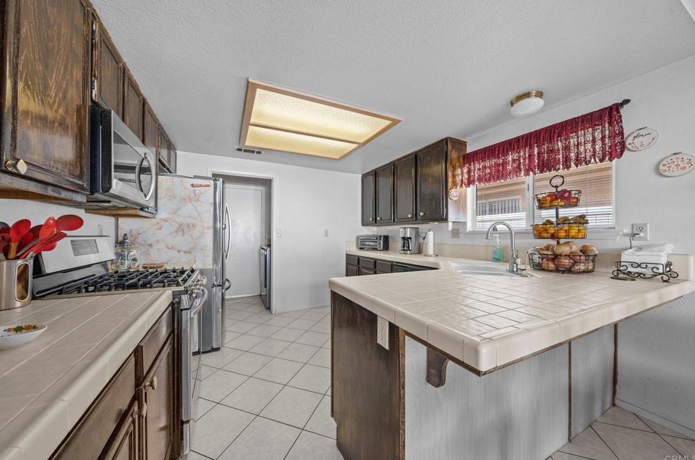 2616 Las Brisas Way, Hemet CA  92545-1580 exterior