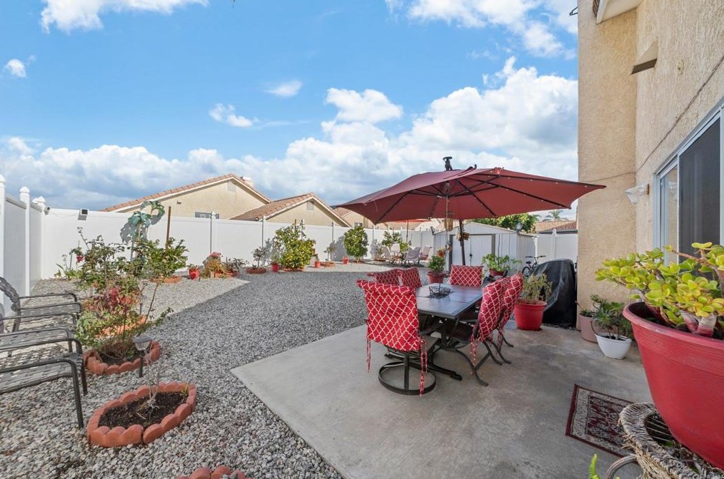 2616 Las Brisas Way, Hemet CA  92545-1580 exterior