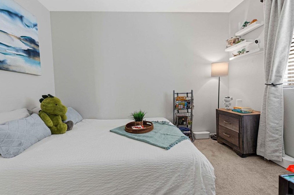 1467 Sutter Buttes St, Chula Vista CA  91913-2946 exterior