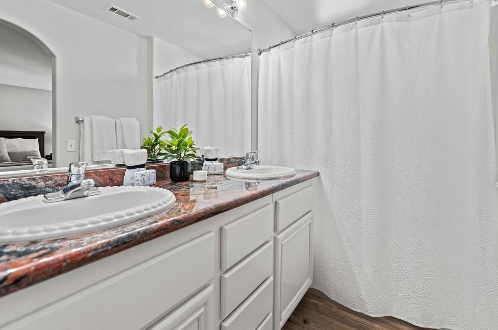 1467 Sutter Buttes St, Chula Vista CA  91913-2946 exterior