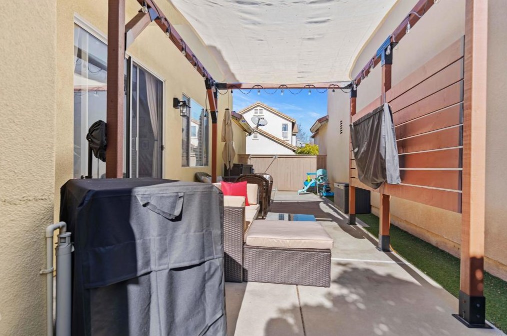 1467 Sutter Buttes St, Chula Vista CA  91913-2946 exterior