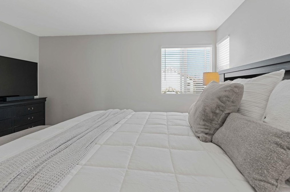 1467 Sutter Buttes St, Chula Vista CA  91913-2946 exterior