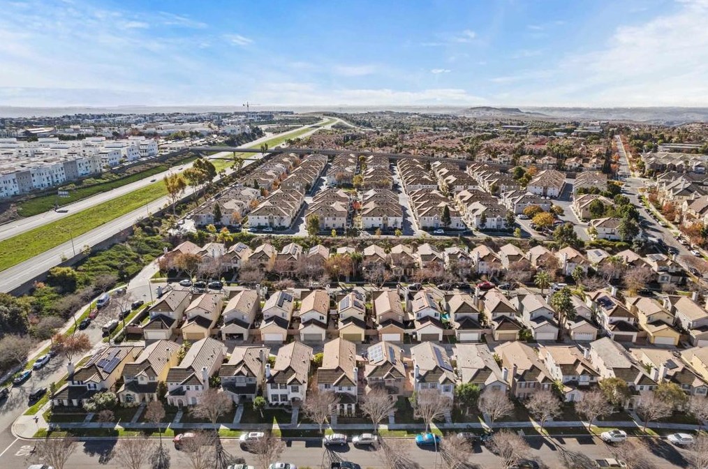 1467 Sutter Buttes St, Chula Vista CA  91913-2946 exterior