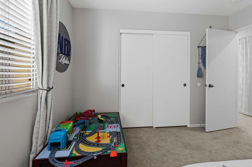 1467 Sutter Buttes St, Chula Vista CA  91913-2946 exterior