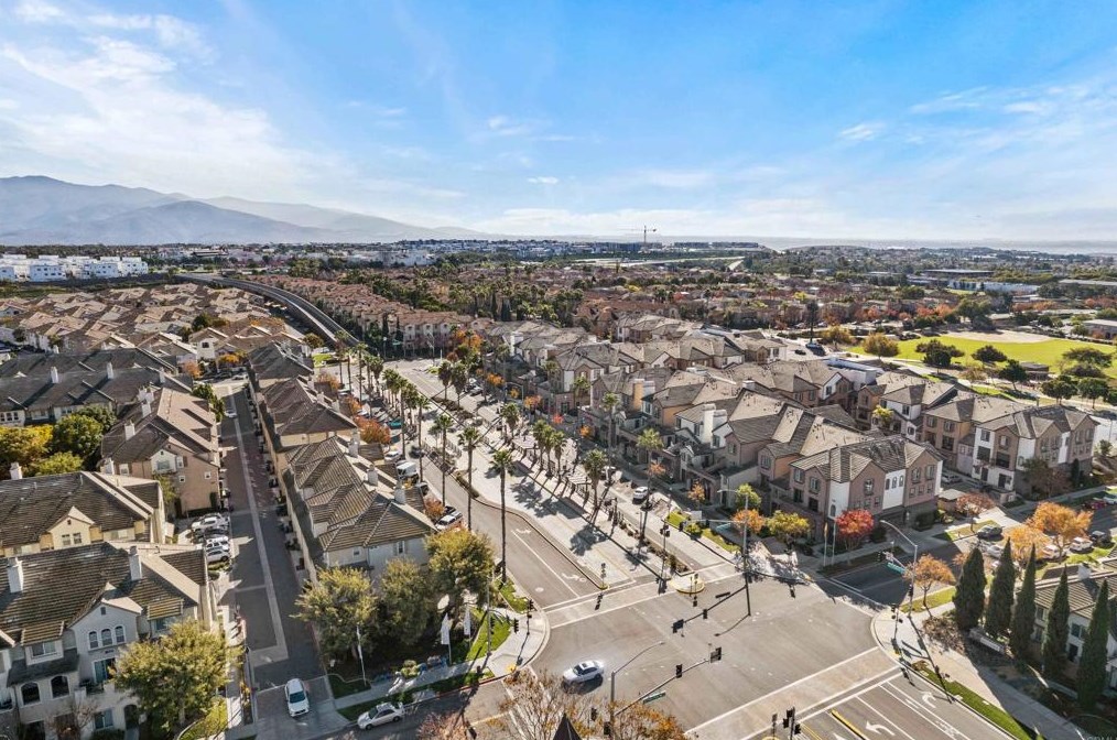 1467 Sutter Buttes St, Chula Vista CA  91913-2946 exterior