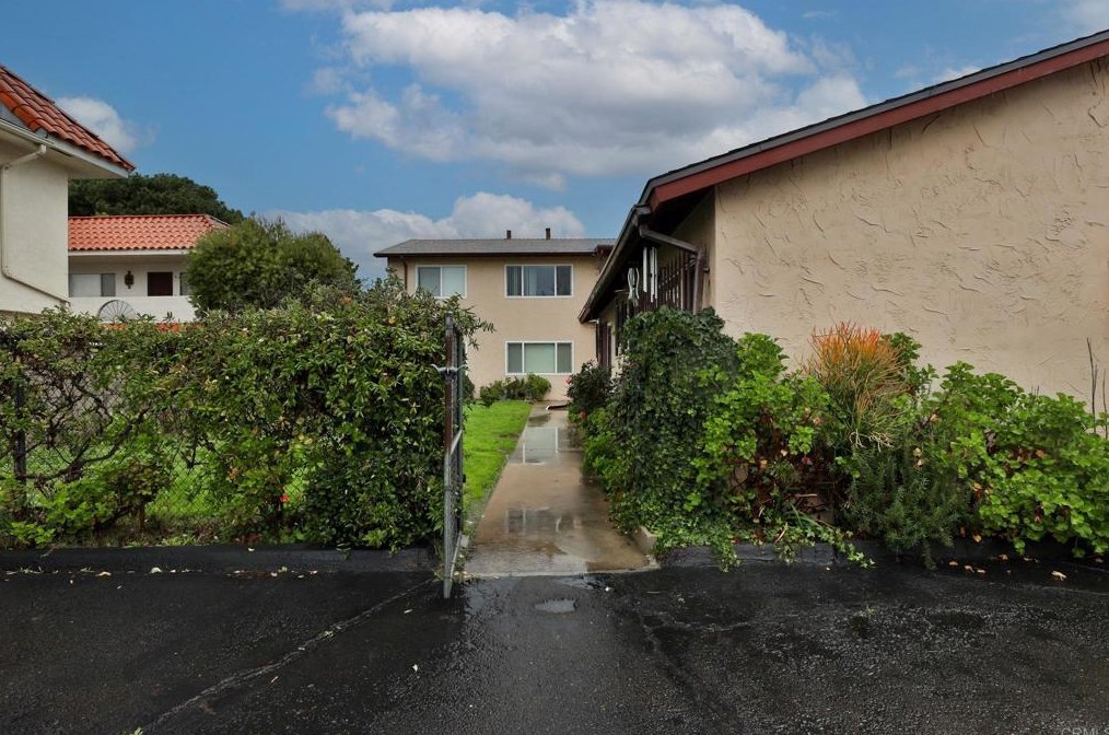 343 Claydelle Ave, El Cajon CA 92020-4533 exterior