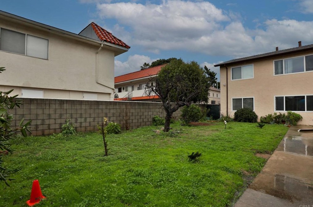 343 Claydelle Ave, El Cajon CA 92020-4533 exterior