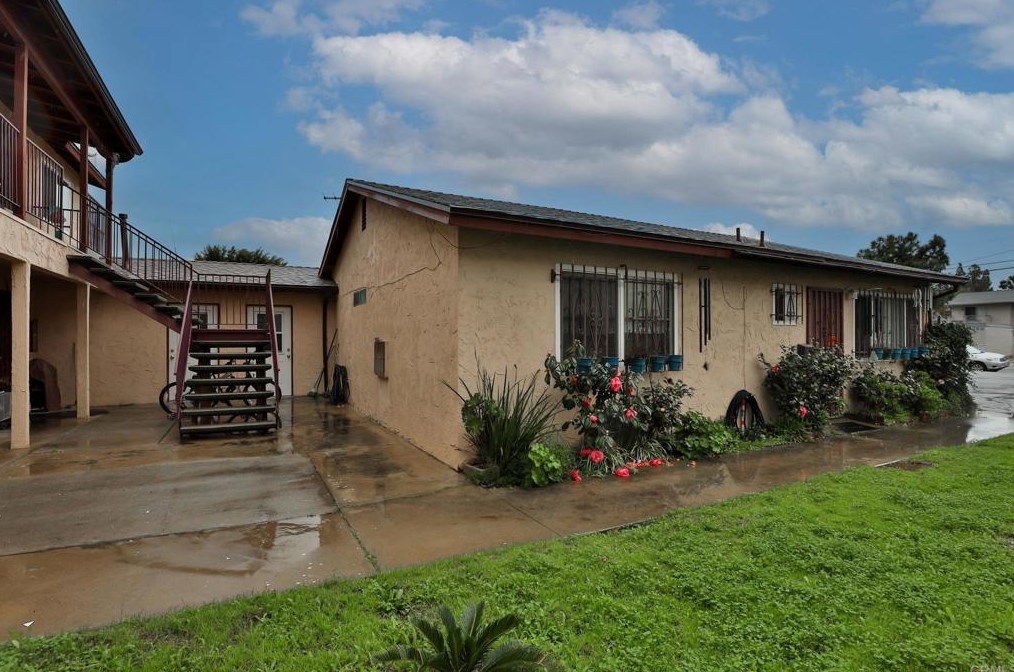 343 Claydelle Ave, El Cajon CA 92020-4533 exterior