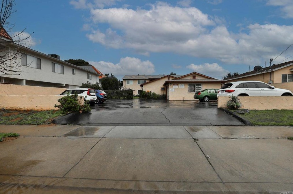 343 Claydelle Ave, El Cajon CA 92020-4533 exterior