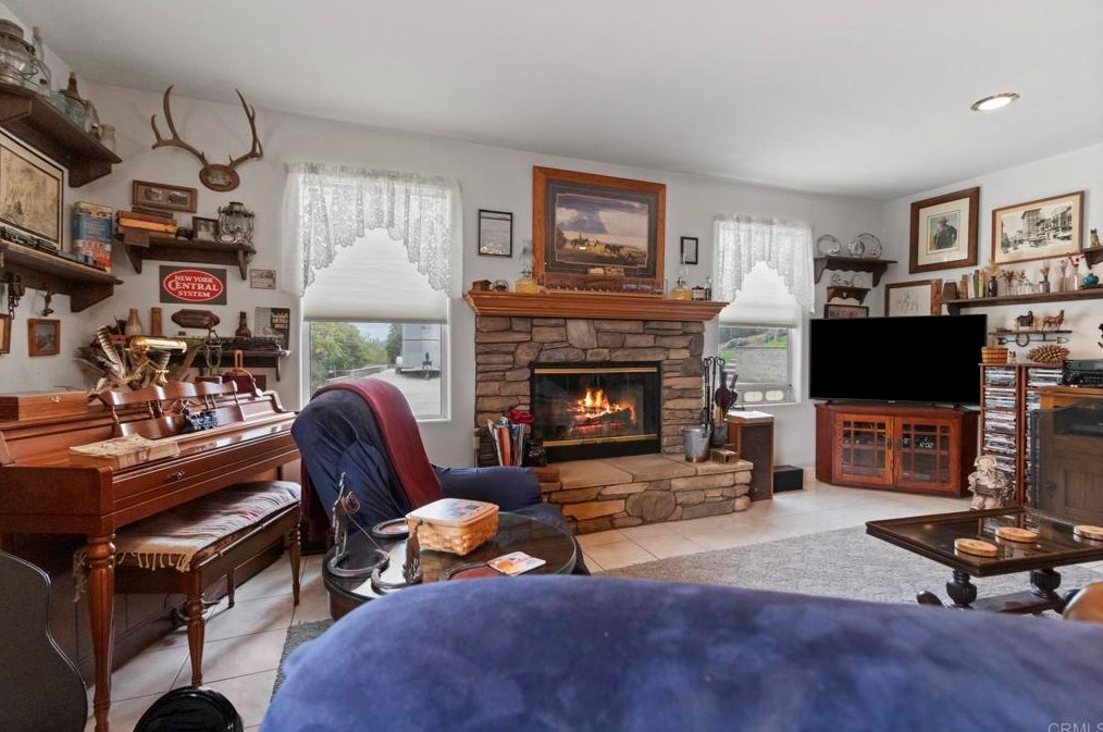 11311 Manzanita Rd, Lakeside CA  92040-1051 exterior