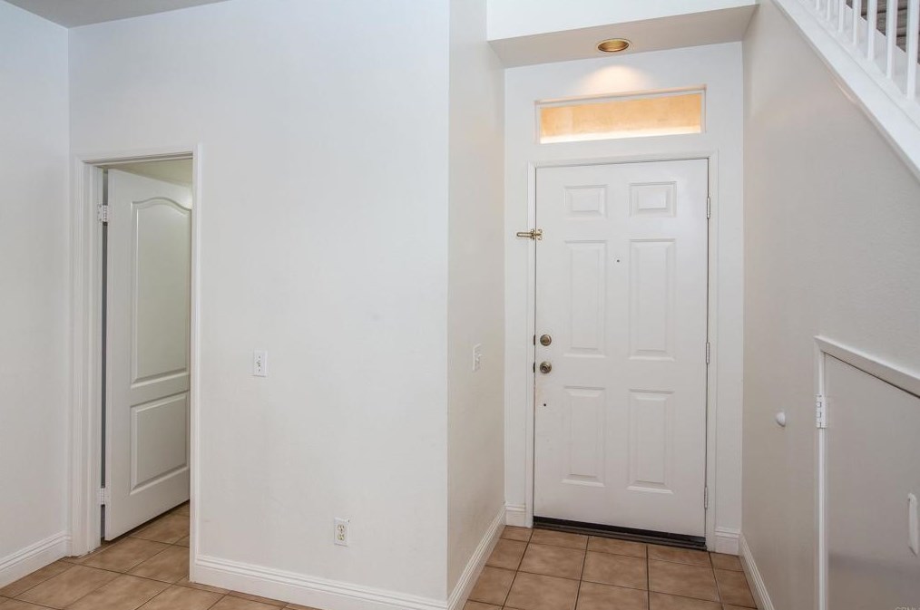 1189 Calle Tesoro, Chula Vista CA  91915-1262 exterior