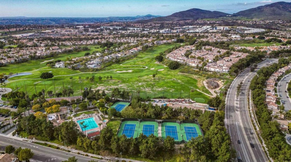 1189 Calle Tesoro, Chula Vista CA  91915-1262 exterior