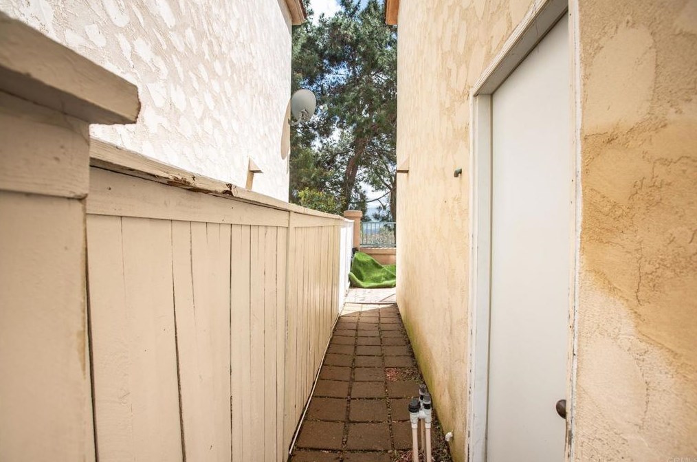 1189 Calle Tesoro, Chula Vista CA  91915-1262 exterior