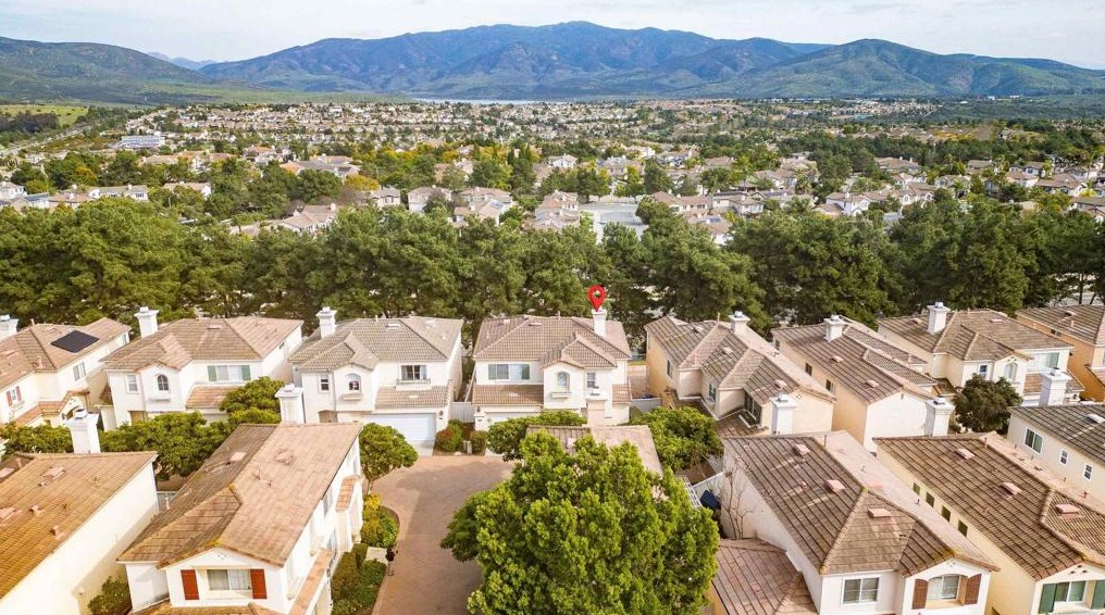 1189 Calle Tesoro, Chula Vista CA  91915-1262 exterior