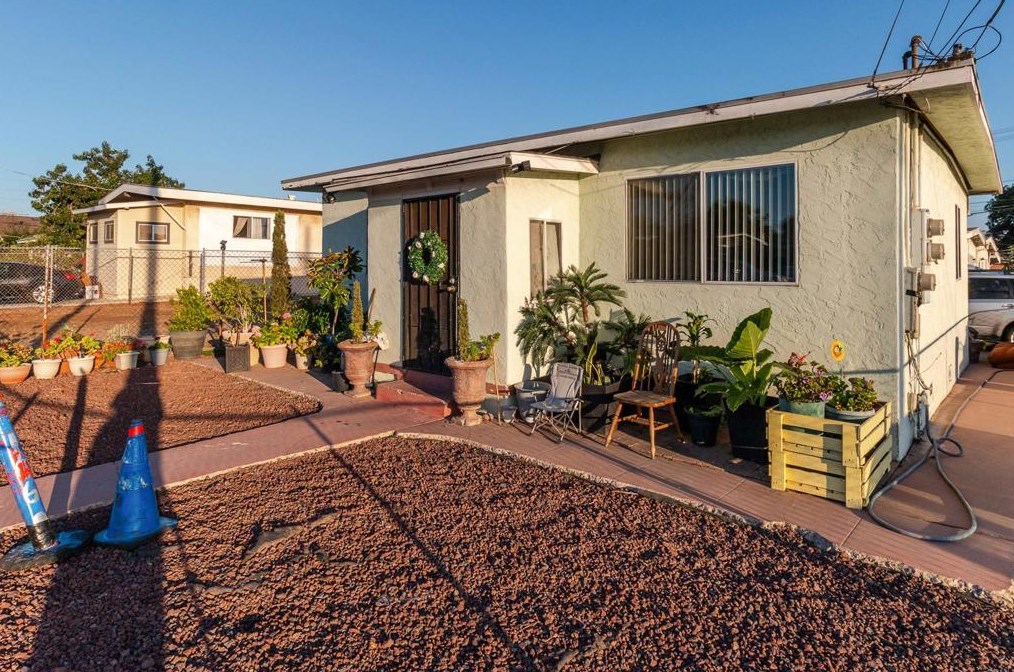 1669 Del Monte Ave, Chula Vista CA  91911-5817 exterior