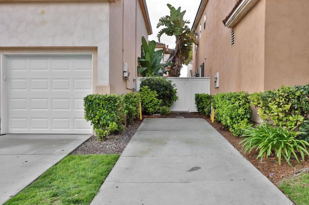 1228 La Vida Ct, Chula Vista CA  91915-1263 exterior