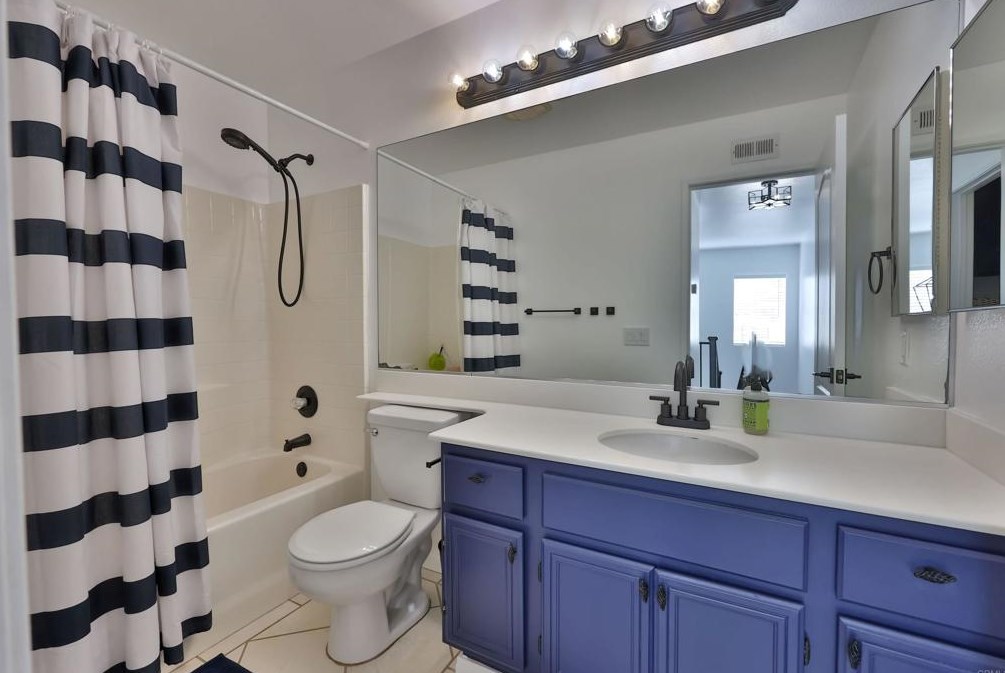 1228 La Vida Ct, Chula Vista CA  91915-1263 exterior