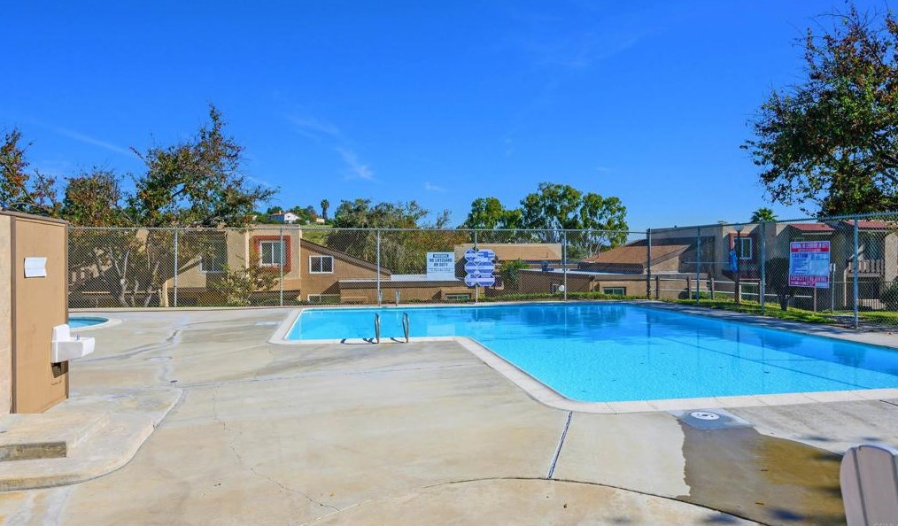 1565 Mendocino Dr, Chula Vista CA  91911-6052 exterior