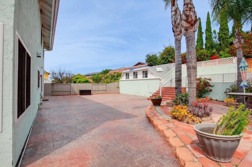 171 Camino Vista Real, Chula Vista CA  91910-6260 exterior