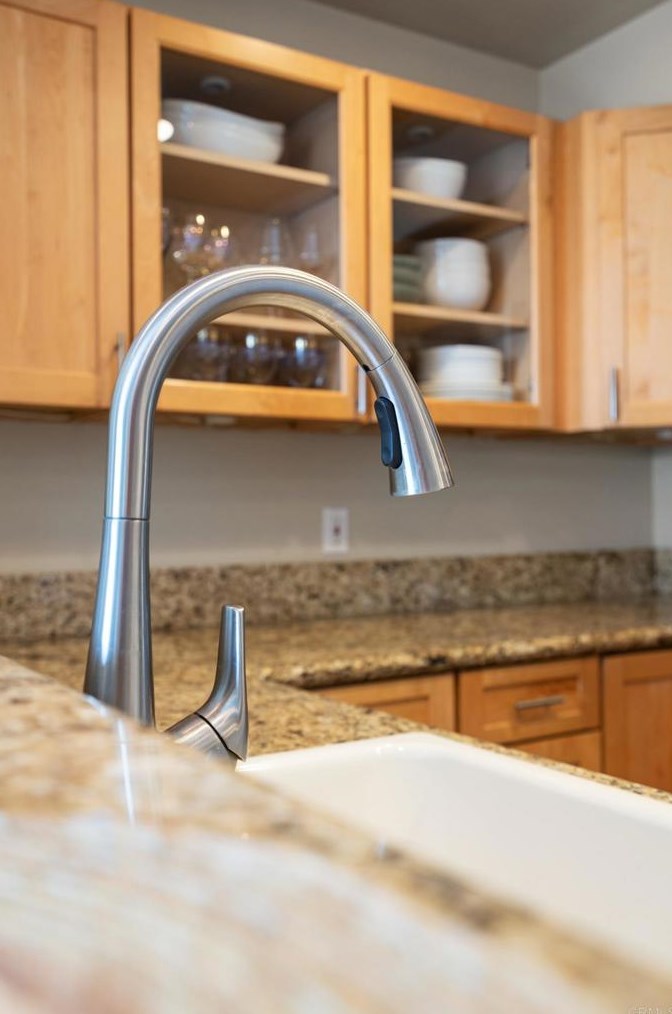 363 Rosecrans St, San Diego CA  92106-3527 exterior