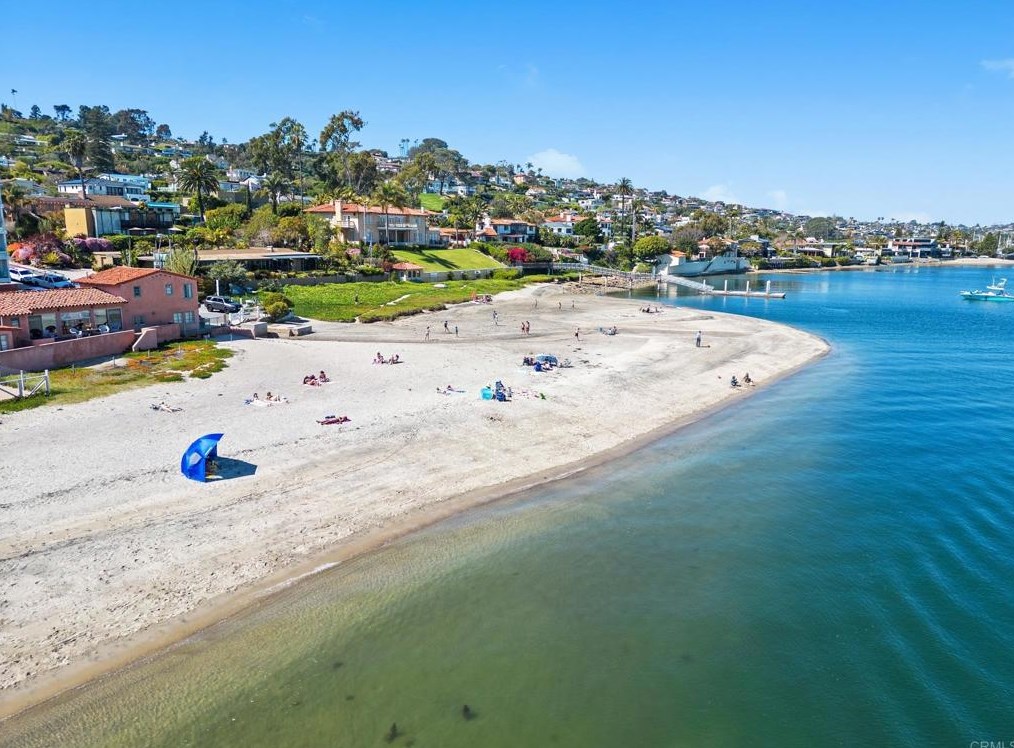 363 Rosecrans St, San Diego CA  92106-3527 exterior