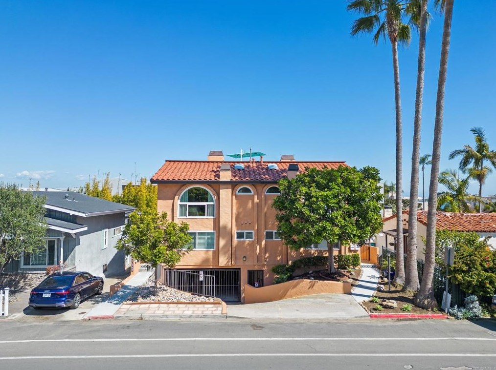 363 Rosecrans St, San Diego CA  92106-3527 exterior