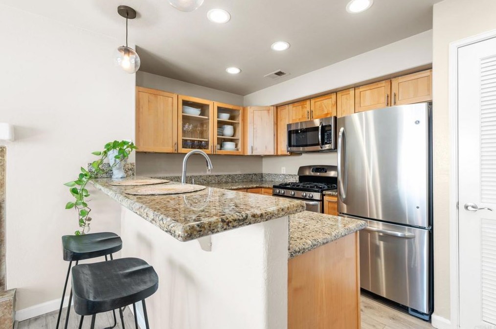 363 Rosecrans St, San Diego CA  92106-3527 exterior