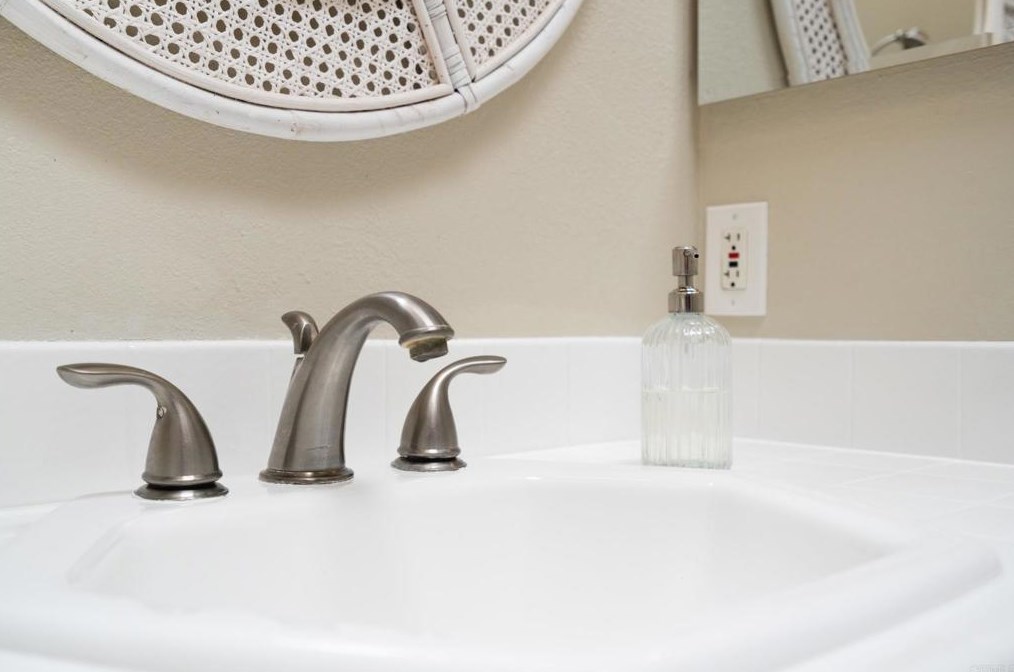 363 Rosecrans St, San Diego CA  92106-3527 exterior