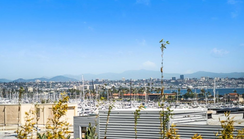 363 Rosecrans St, San Diego CA  92106-3527 exterior