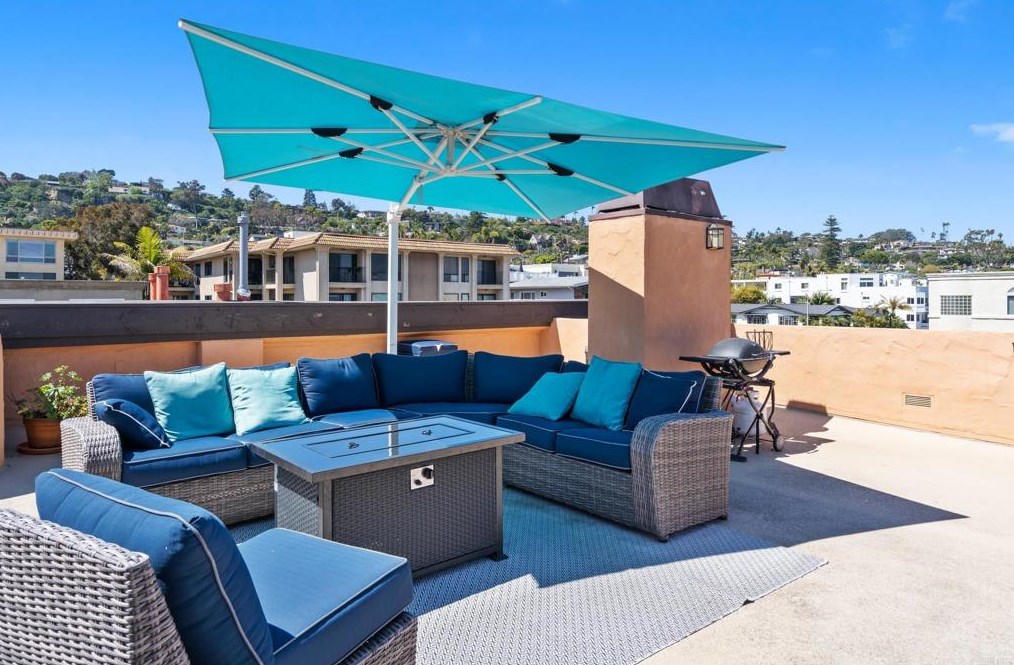 363 Rosecrans St, San Diego CA  92106-3527 exterior