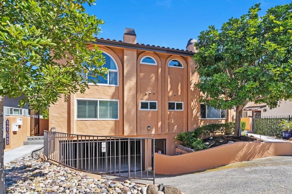 363 Rosecrans St, San Diego CA  92106-3527 exterior