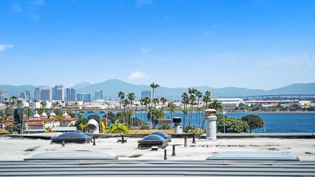 363 Rosecrans St, San Diego CA  92106-3527 exterior