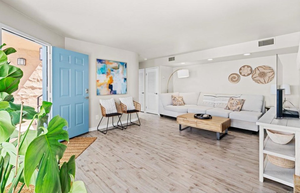 363 Rosecrans St, San Diego CA  92106-3527 exterior